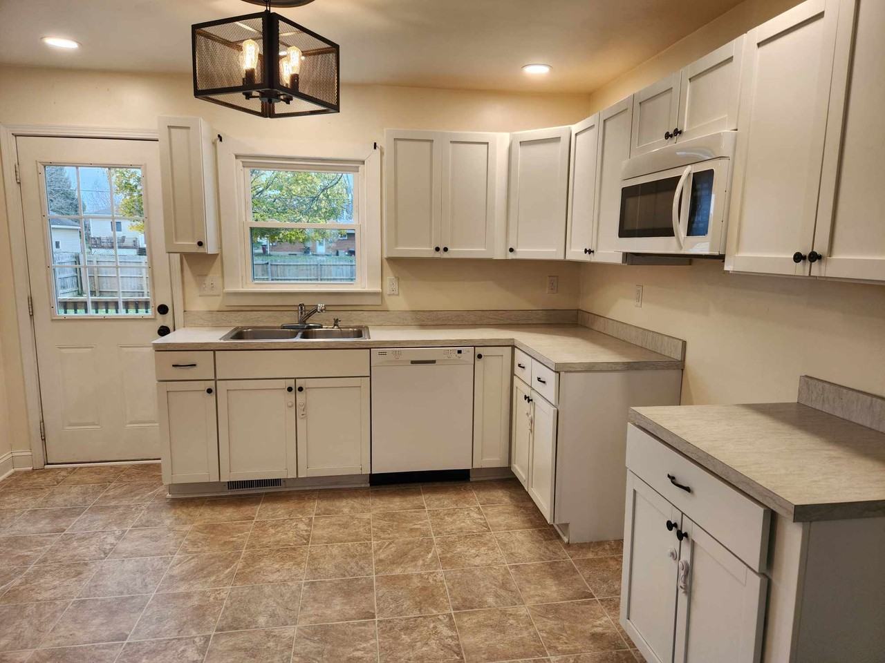 247 Park Ave - Photo 3 of 24