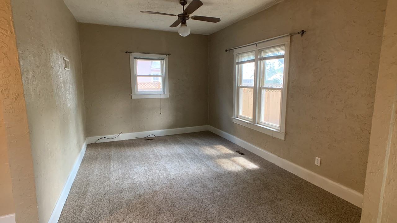 3012 W Pikes Peak Ave - Photo 2 of 10