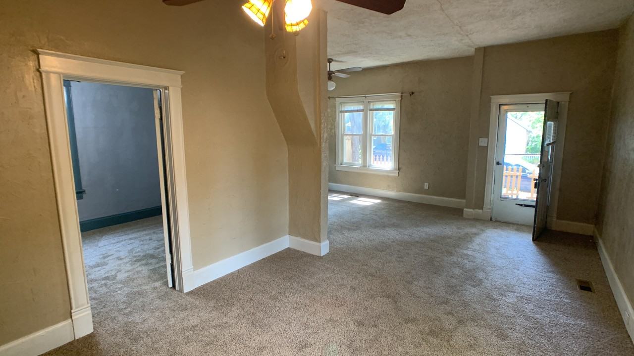 3012 W Pikes Peak Ave - Photo 4 of 10