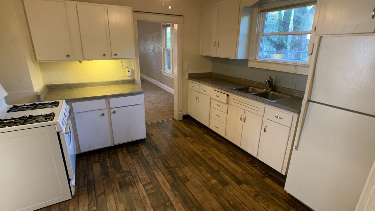 3012 W Pikes Peak Ave - Photo 5 of 10