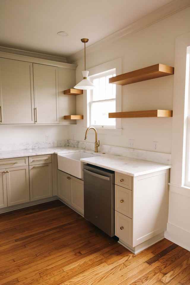 907 Iris St - Photo 4 of 21
