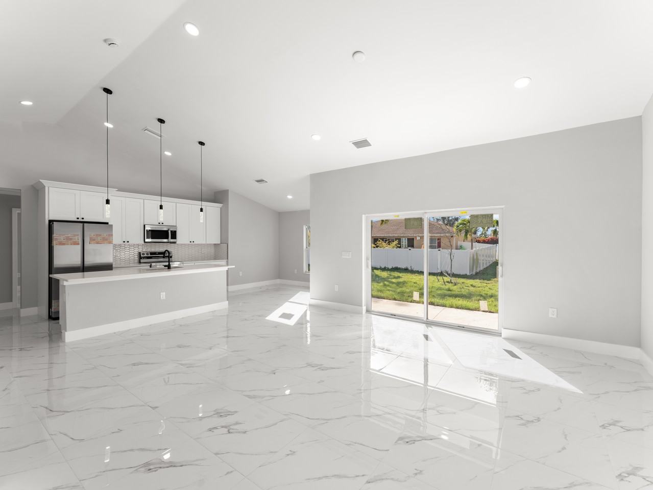 1242 Nw 22nd Ave - Photo 4 of 28