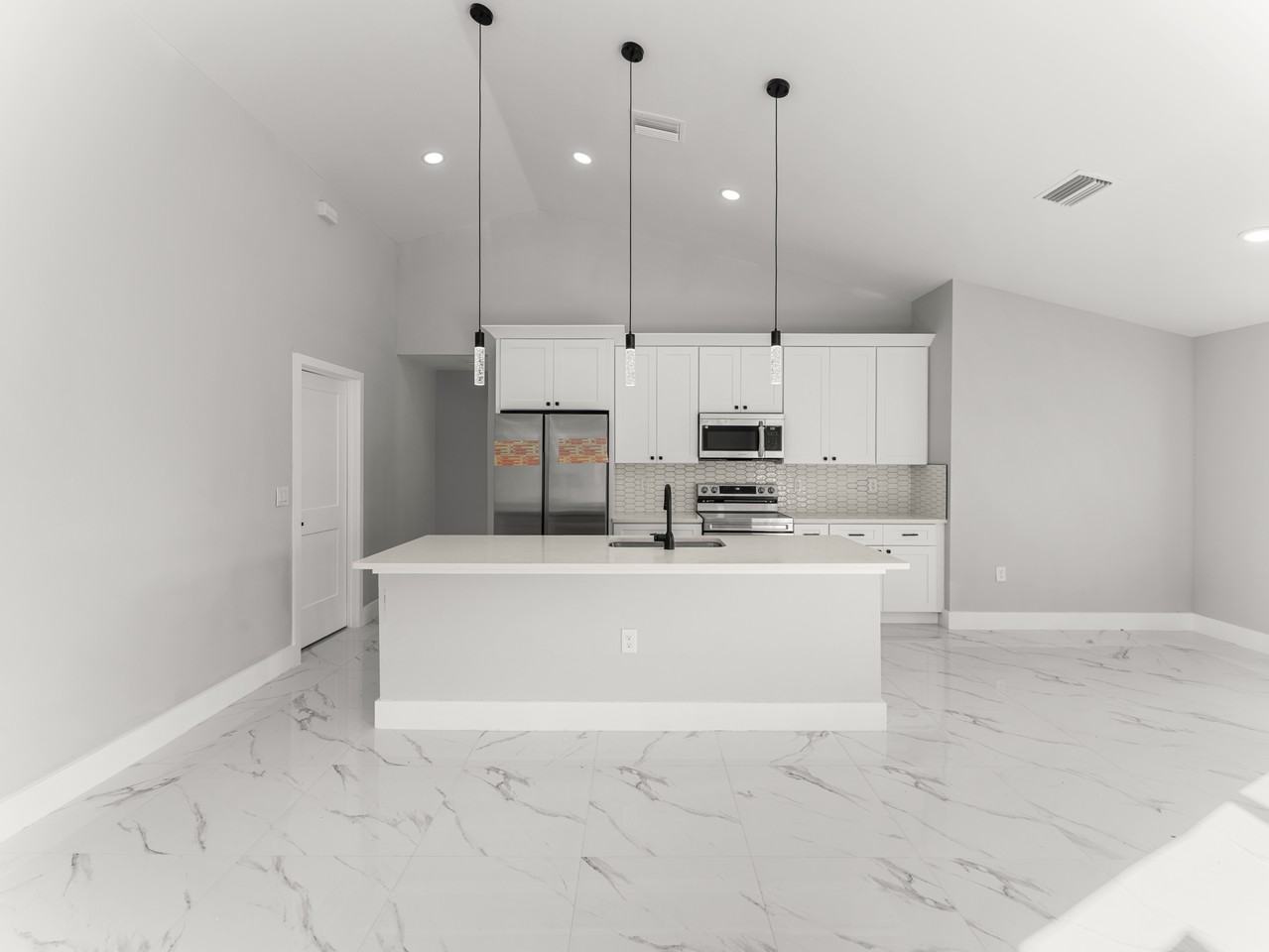 1242 Nw 22nd Ave - Photo 6 of 28