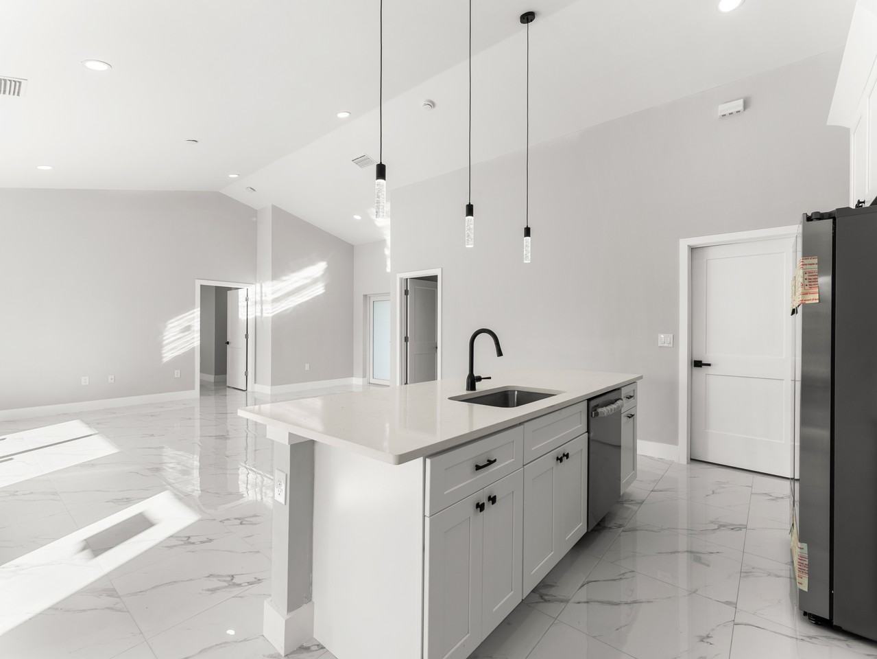 1242 Nw 22nd Ave - Photo 7 of 28