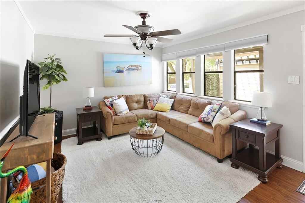 2411 De Lee St #5 - Photo 5 of 26