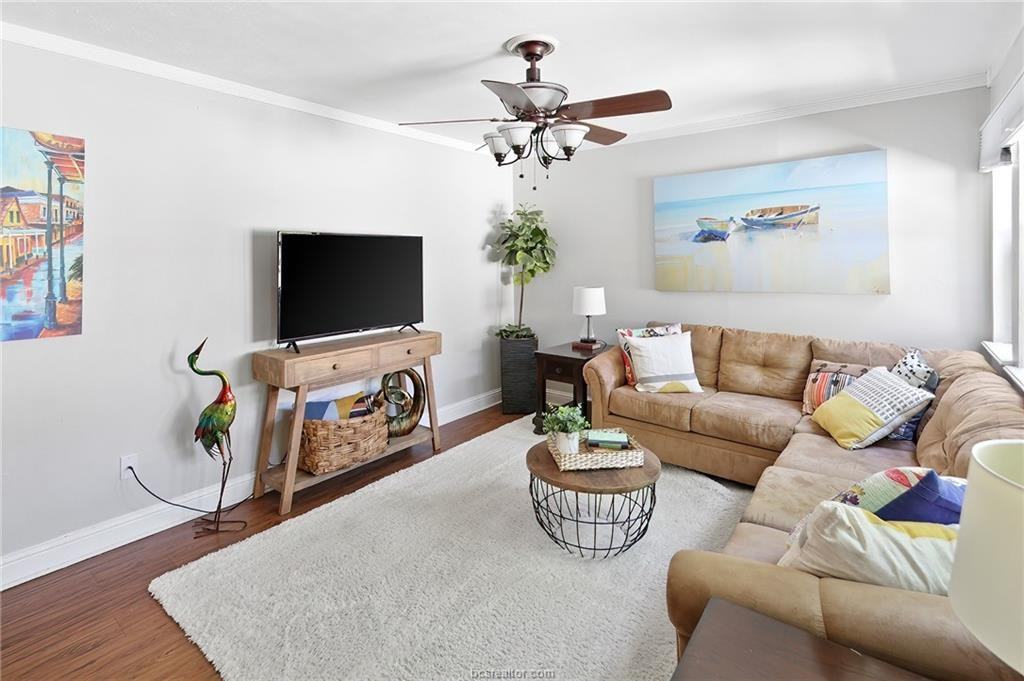 2411 De Lee St #5 - Photo 7 of 26