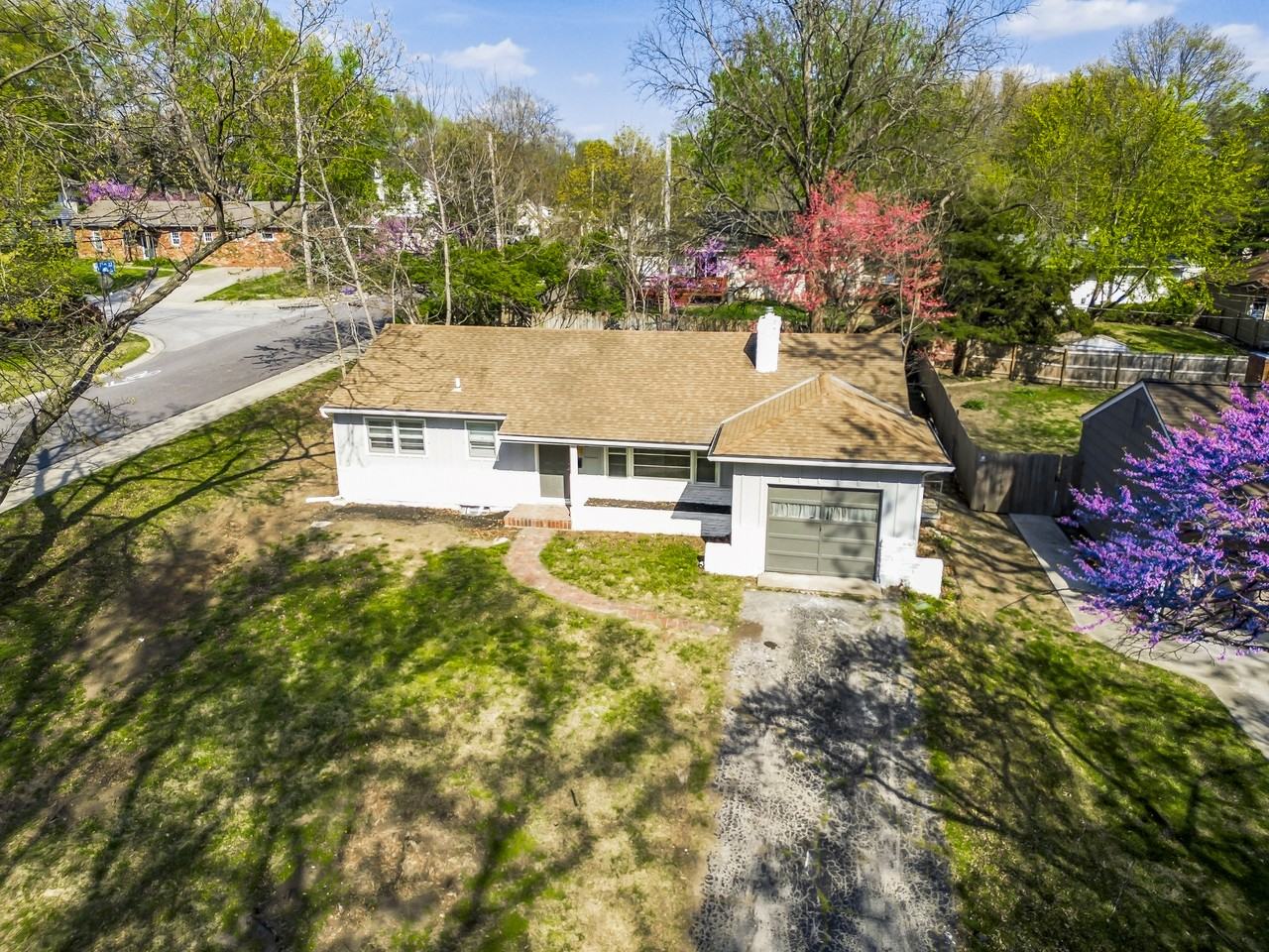 7701 Mohawk Dr - Photo 5 of 35