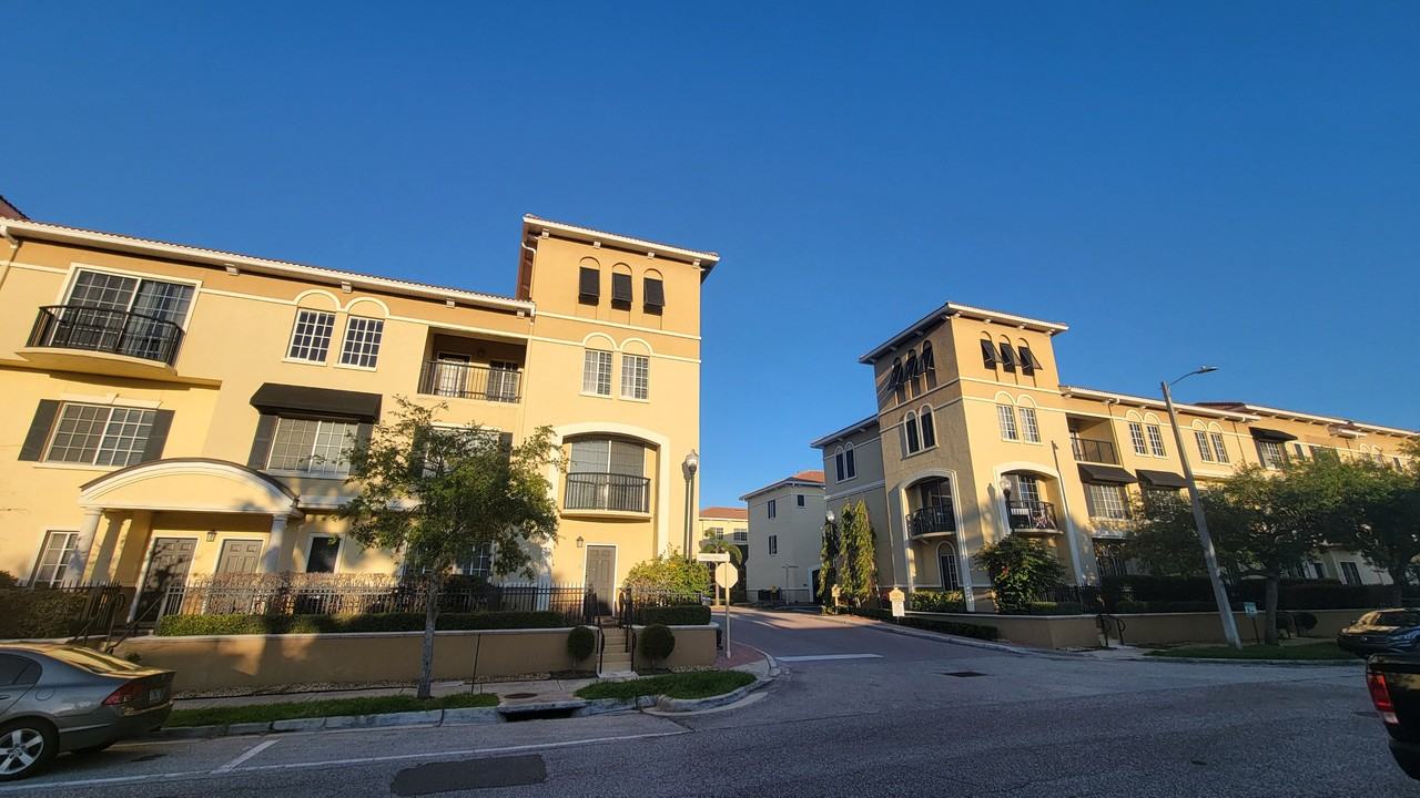 137 Grand Beach Pl - Photo 3 of 26