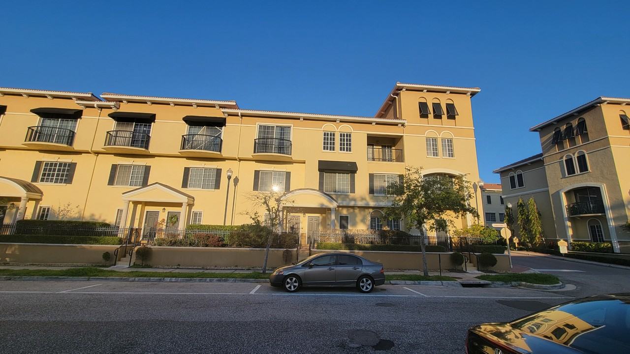 137 Grand Beach Pl - Photo 4 of 26