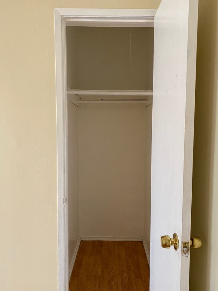 515 Manhattan - Photo 6 of 10