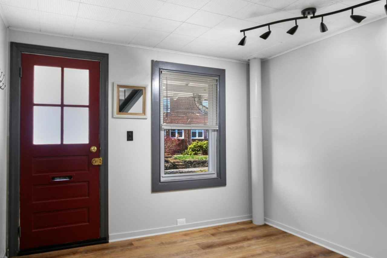 1404 N Lincoln St - Photo 3 of 20