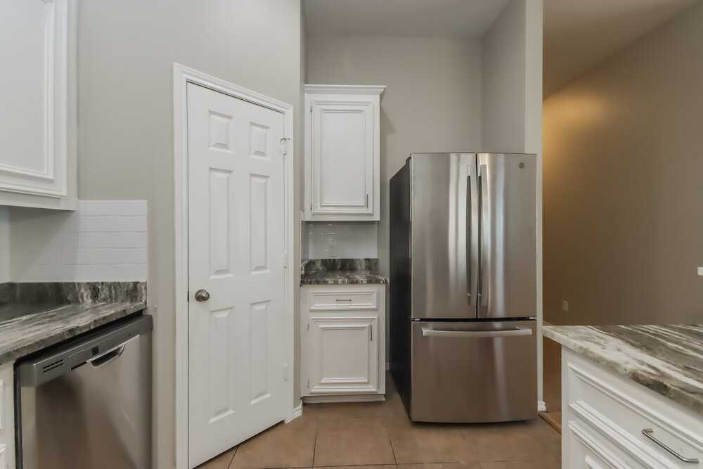 15823 Scenic Water Dr - Photo 6 of 16