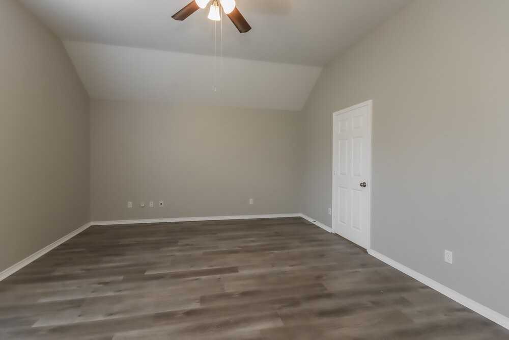 15823 Scenic Water Dr - Photo 7 of 16