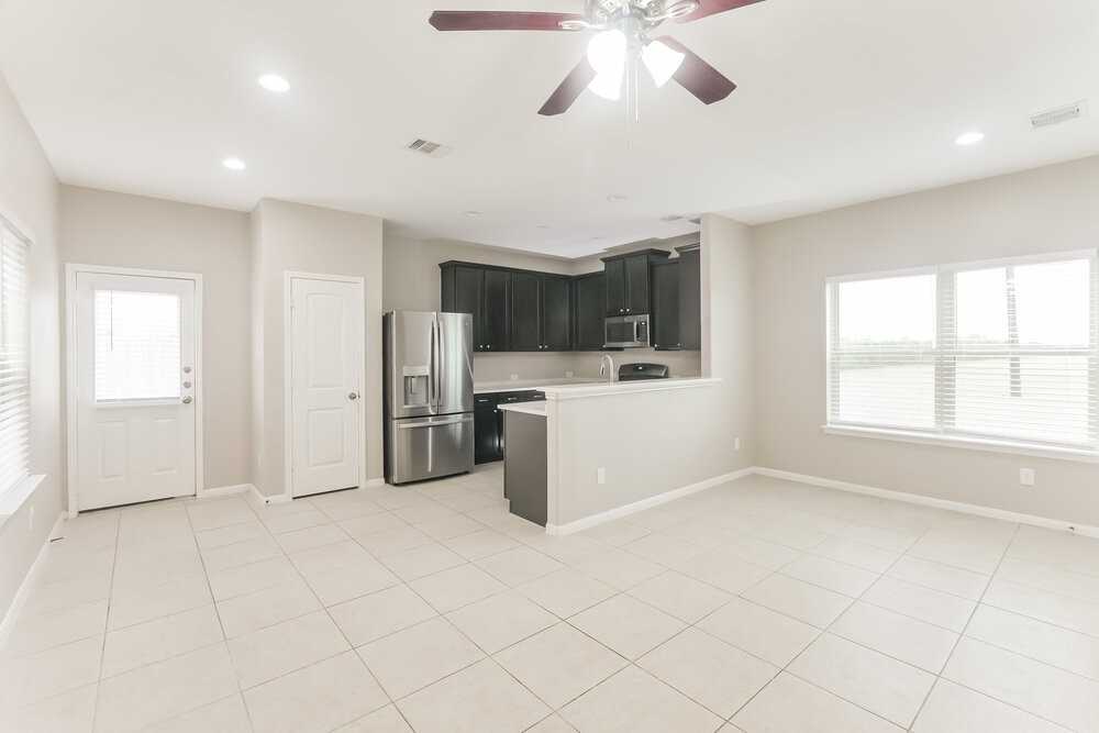 339 Sea Breeze Dr - Photo 5 of 17