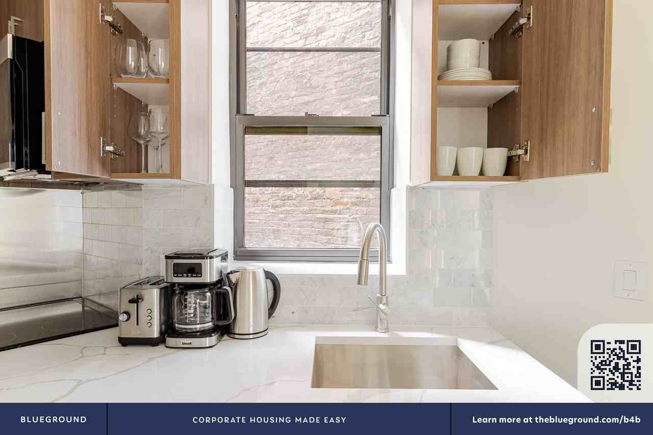 188 Avenue Of The Americas #1828 - Photo 5 of 15