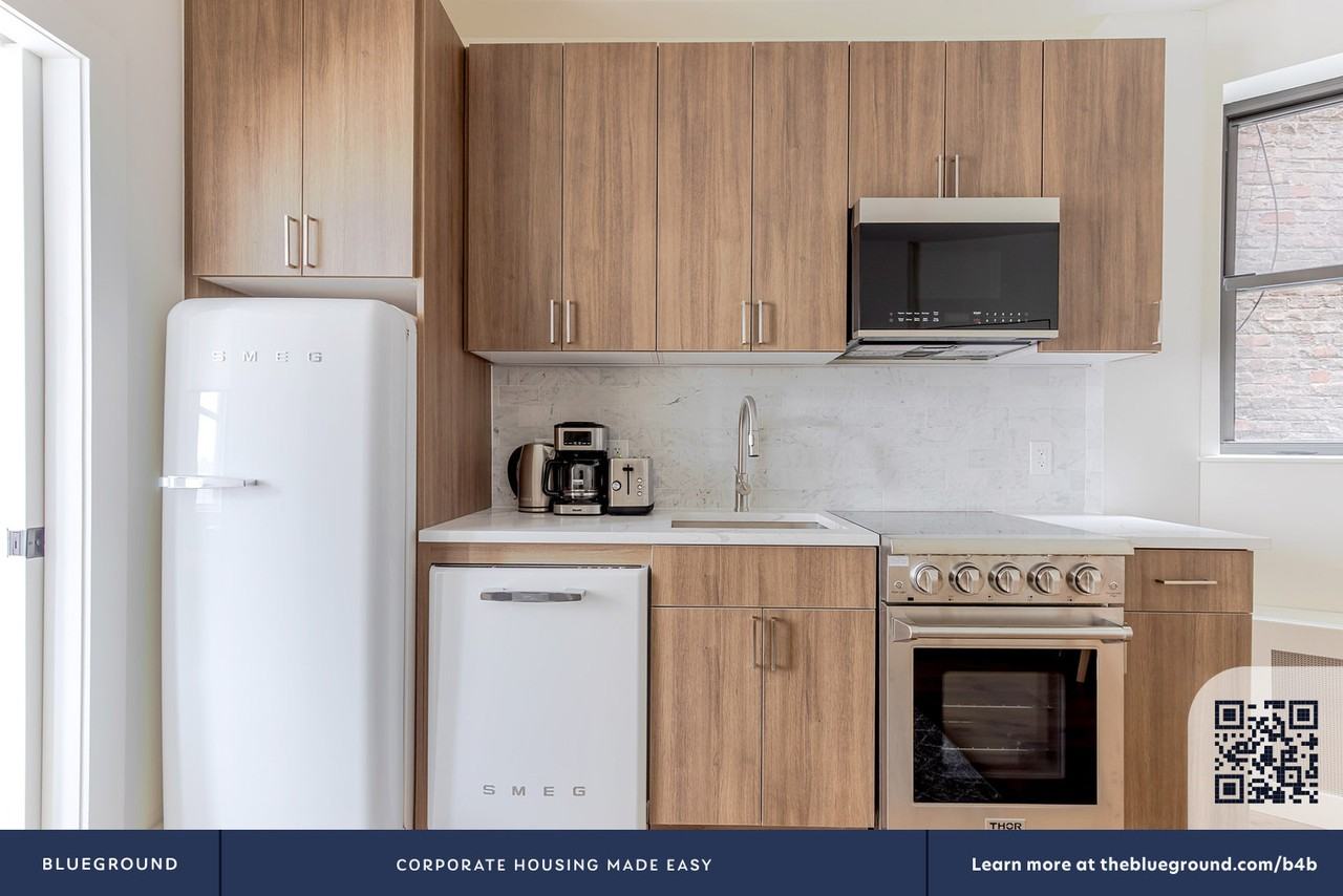 190 Avenue Of The Americas #1829 - Photo 6 of 21