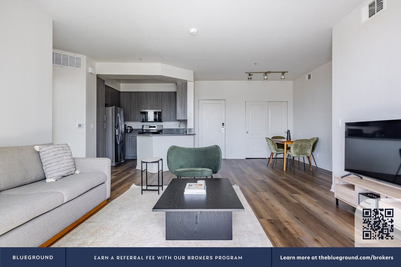 13603 Marina Pointe Drive - Photo 5 of 41