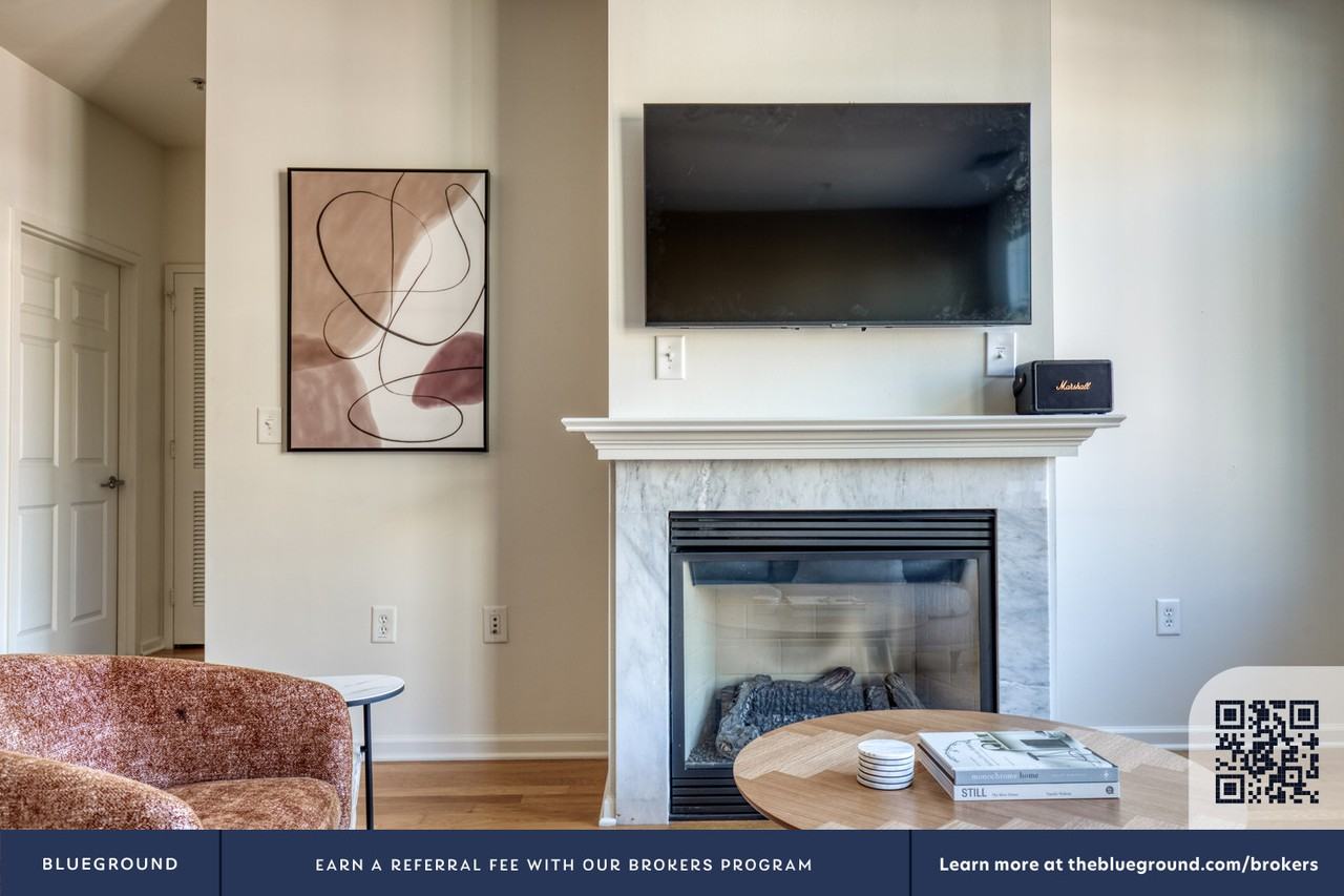 831 Monroe Street - Photo 4 of 43