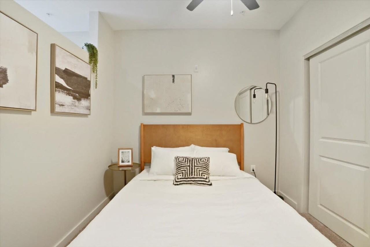 3922 Foster Street - Photo 5 of 59