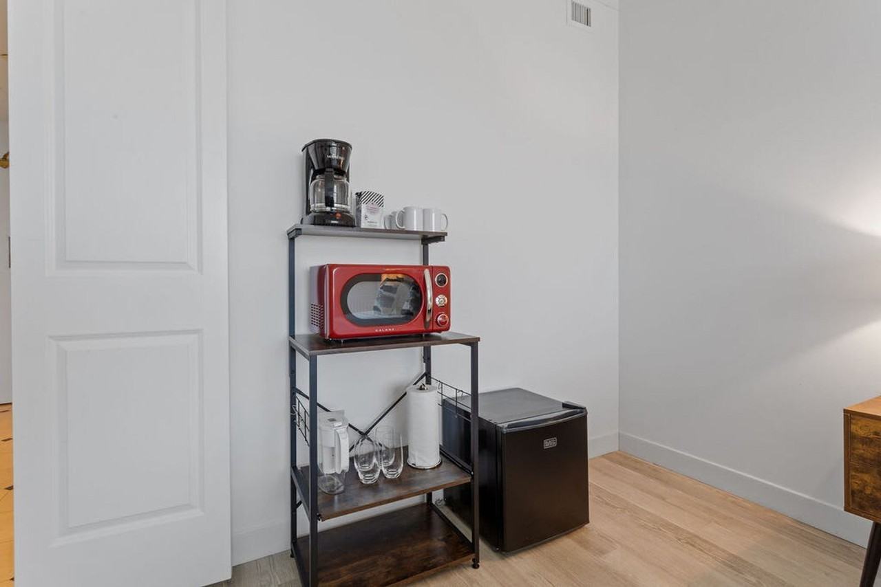 810 Pacific Ave #1358976P - Photo 2 of 11