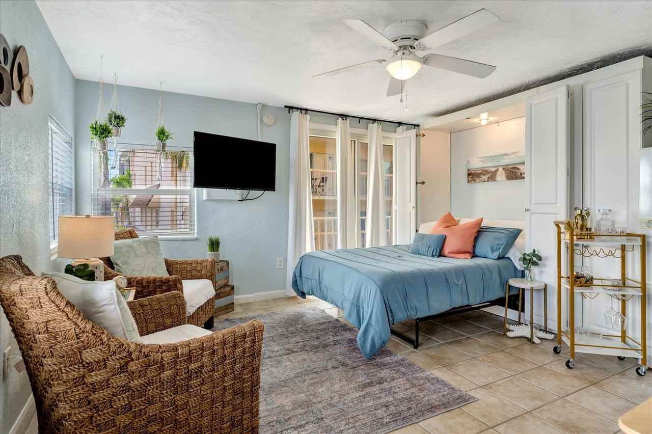 483 East Shore Drive - Photo 5 of 30