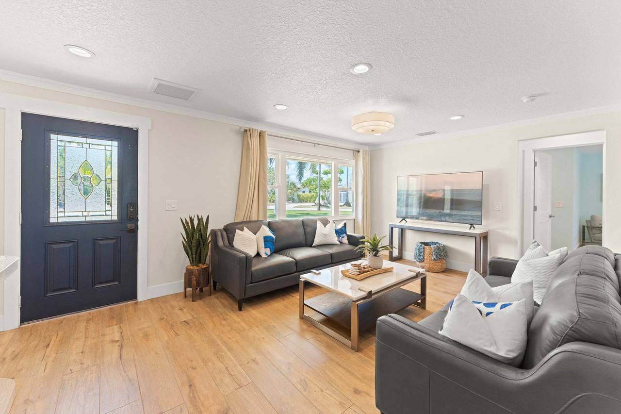 931 S 4th St #1044467P - Photo 3 of 35