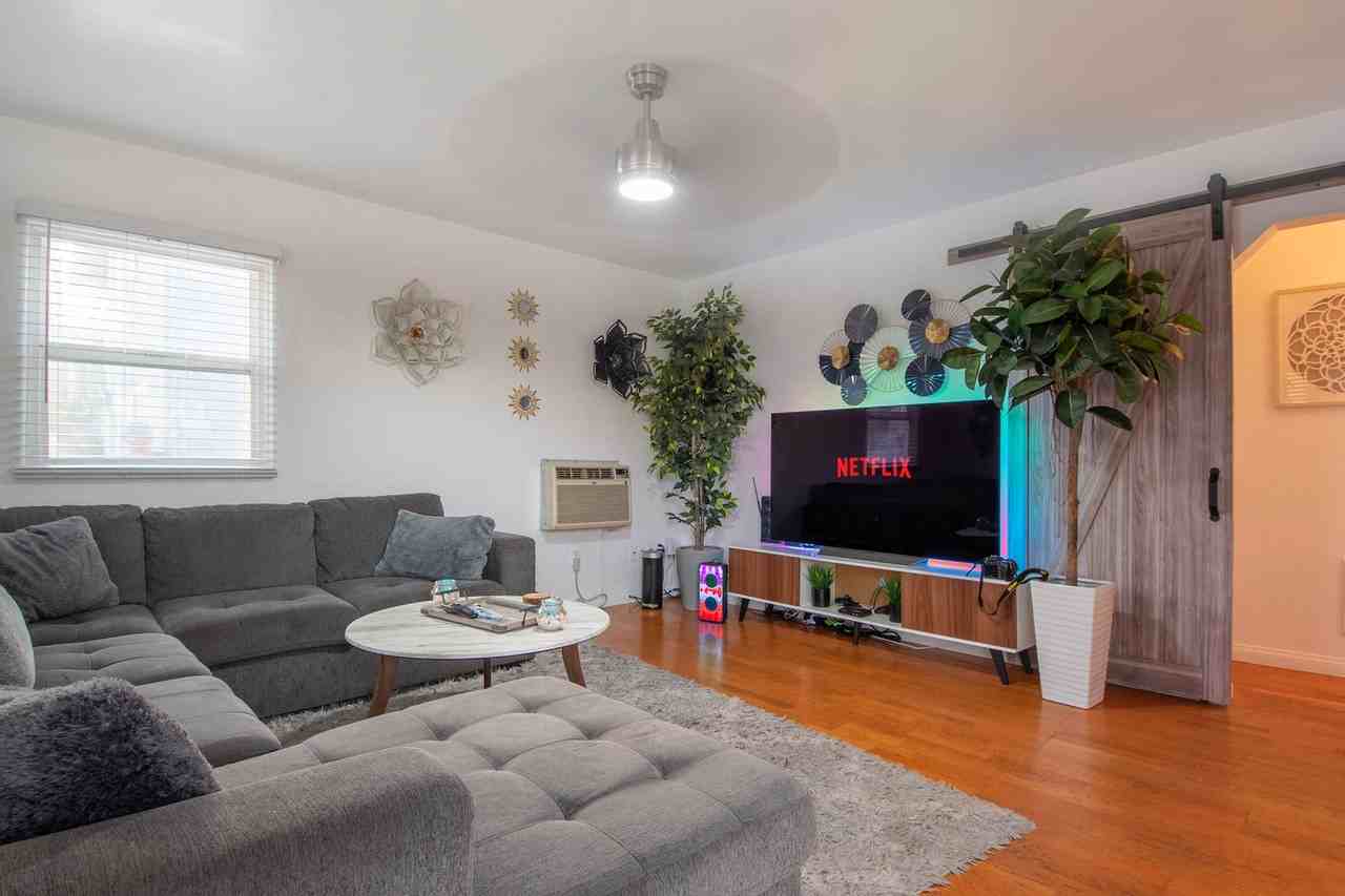 Hornblend St #1062713P - Photo 2 of 50