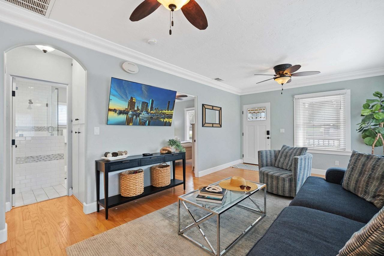 4744 Del Monte Avenue - Photo 2 of 32