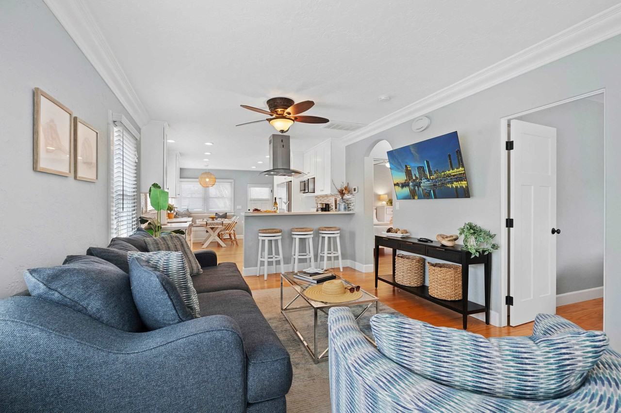 4744 Del Monte Avenue - Photo 3 of 32