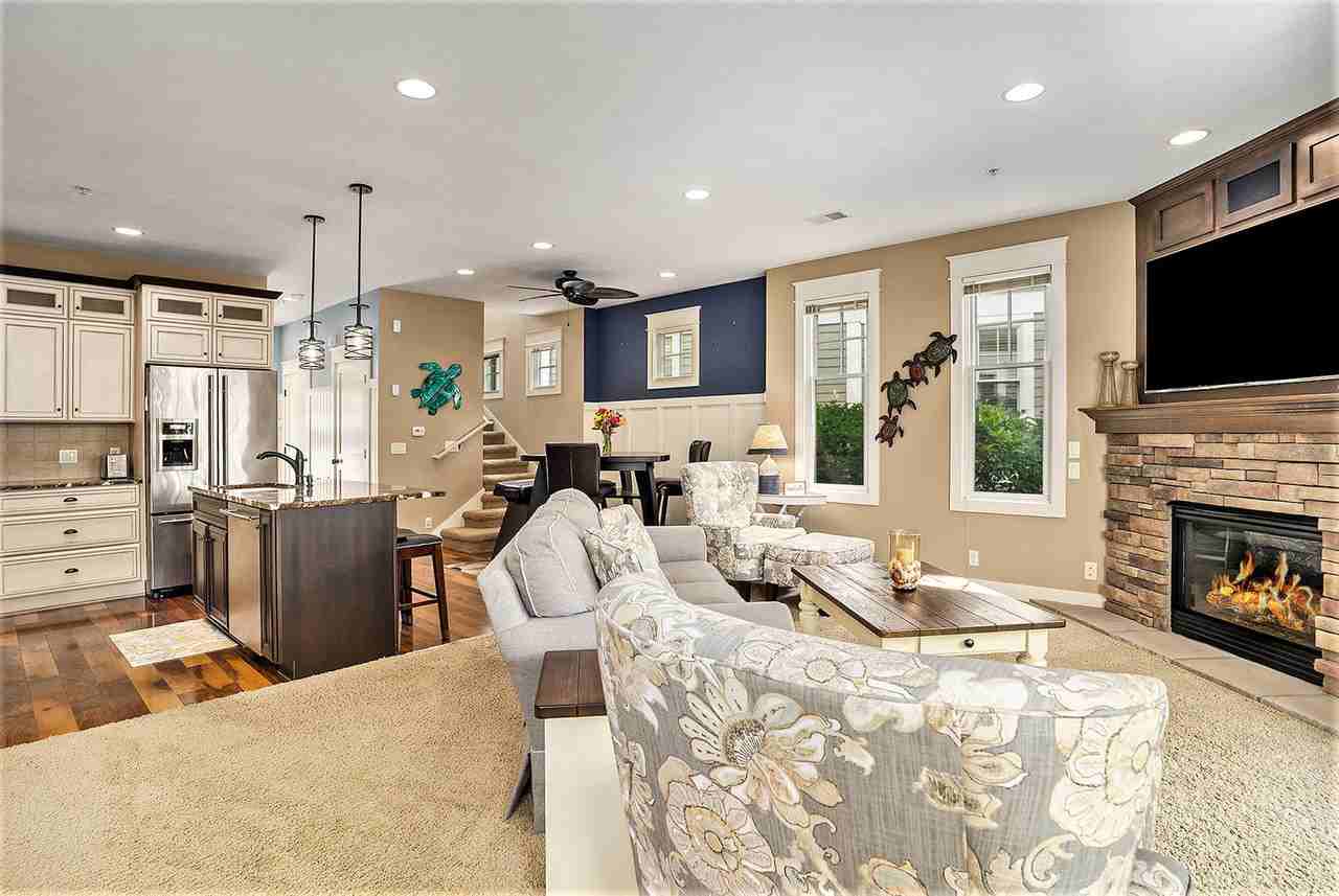 807 Lake St #1073561P - Photo 3 of 33