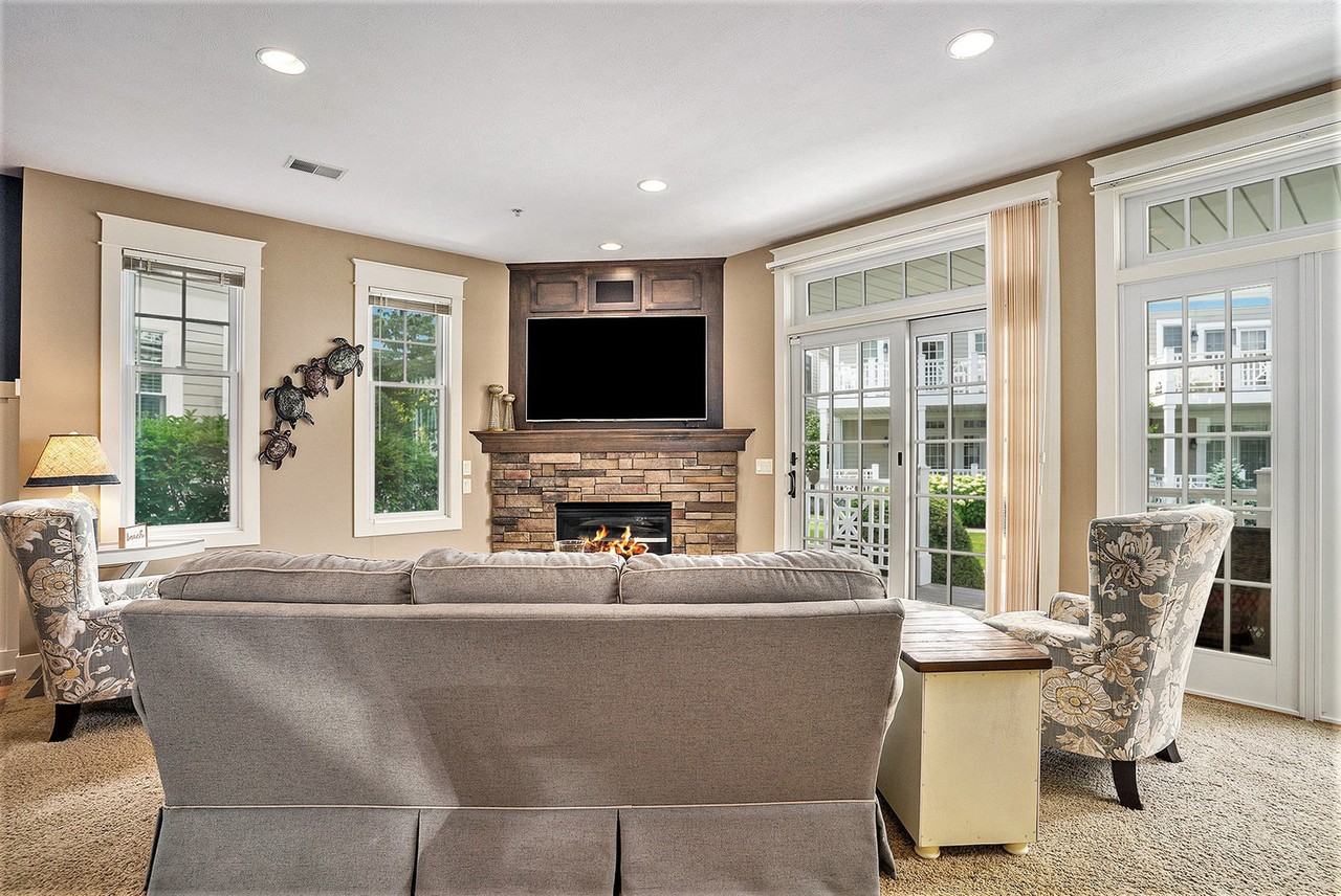 807 Lake St #1073561P - Photo 6 of 50