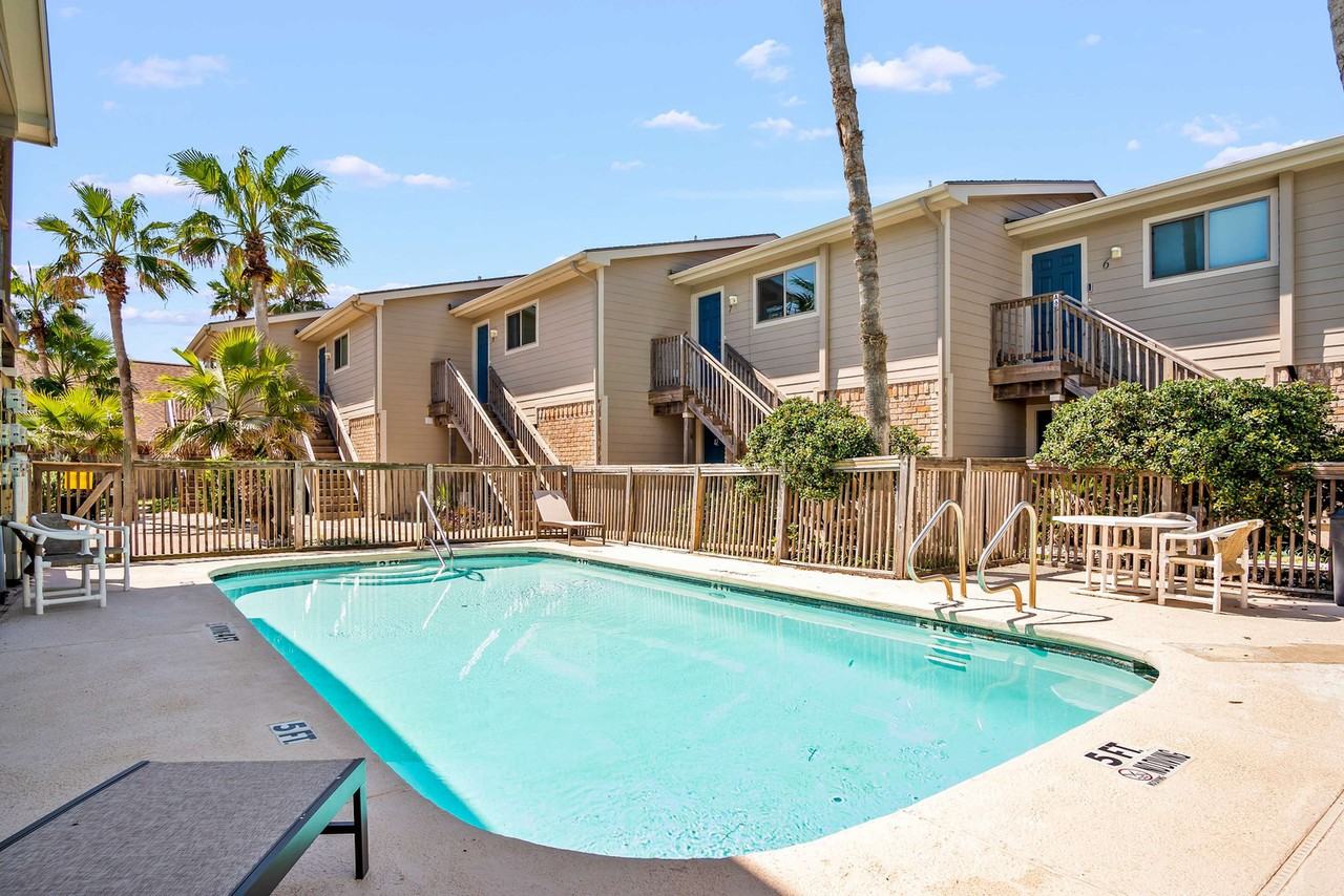 15209 Leeward Dr #1075270P - Photo 5 of 34