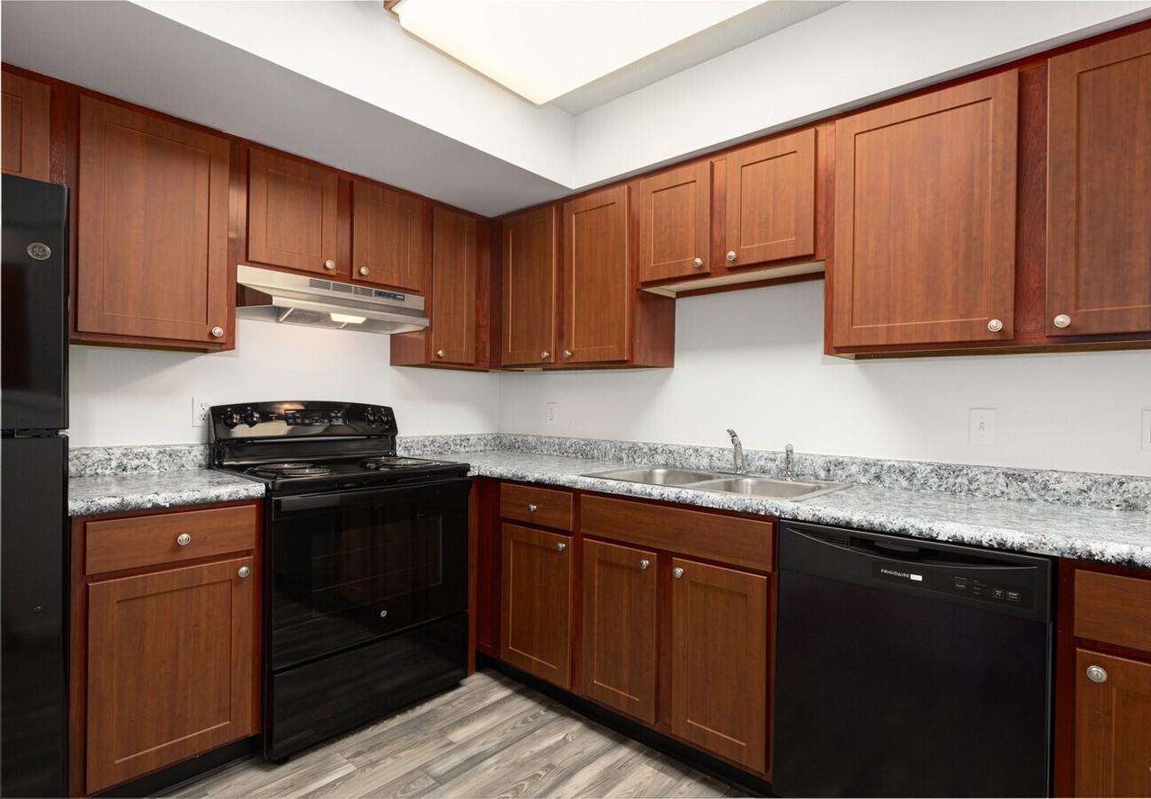 Oakmont - Photo 2 of 27