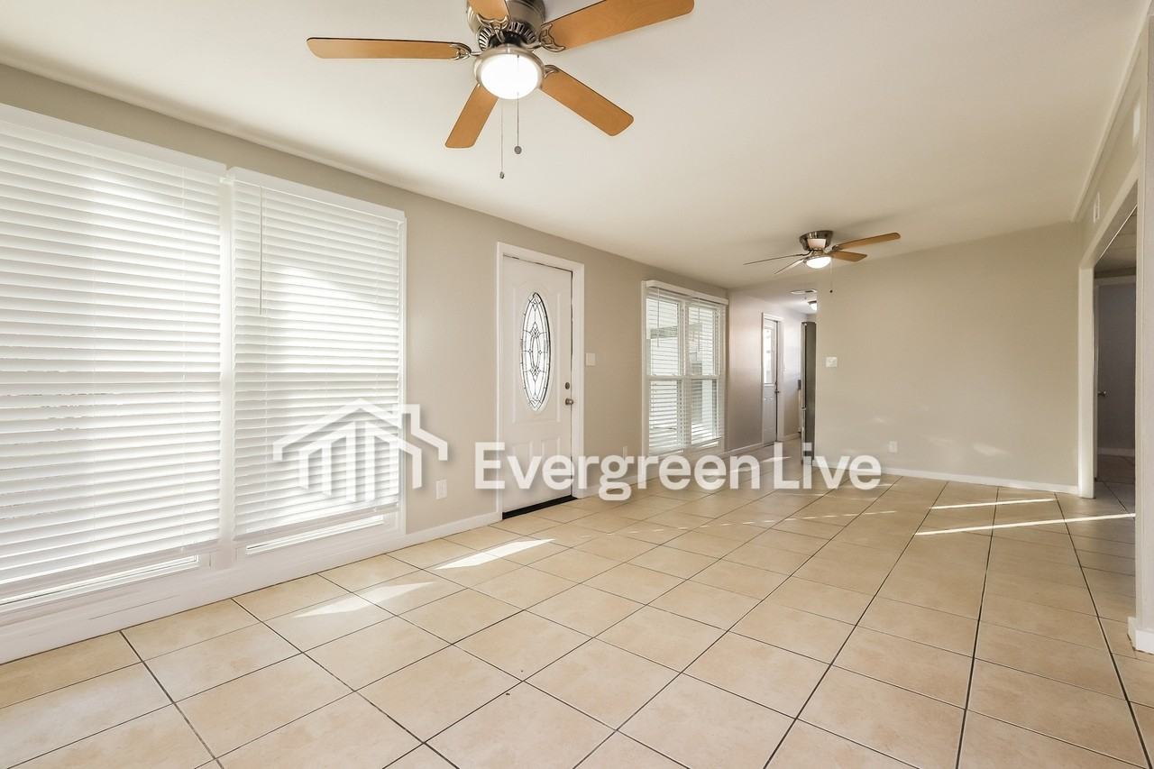 7006 Robindale Rd - Photo 5 of 20