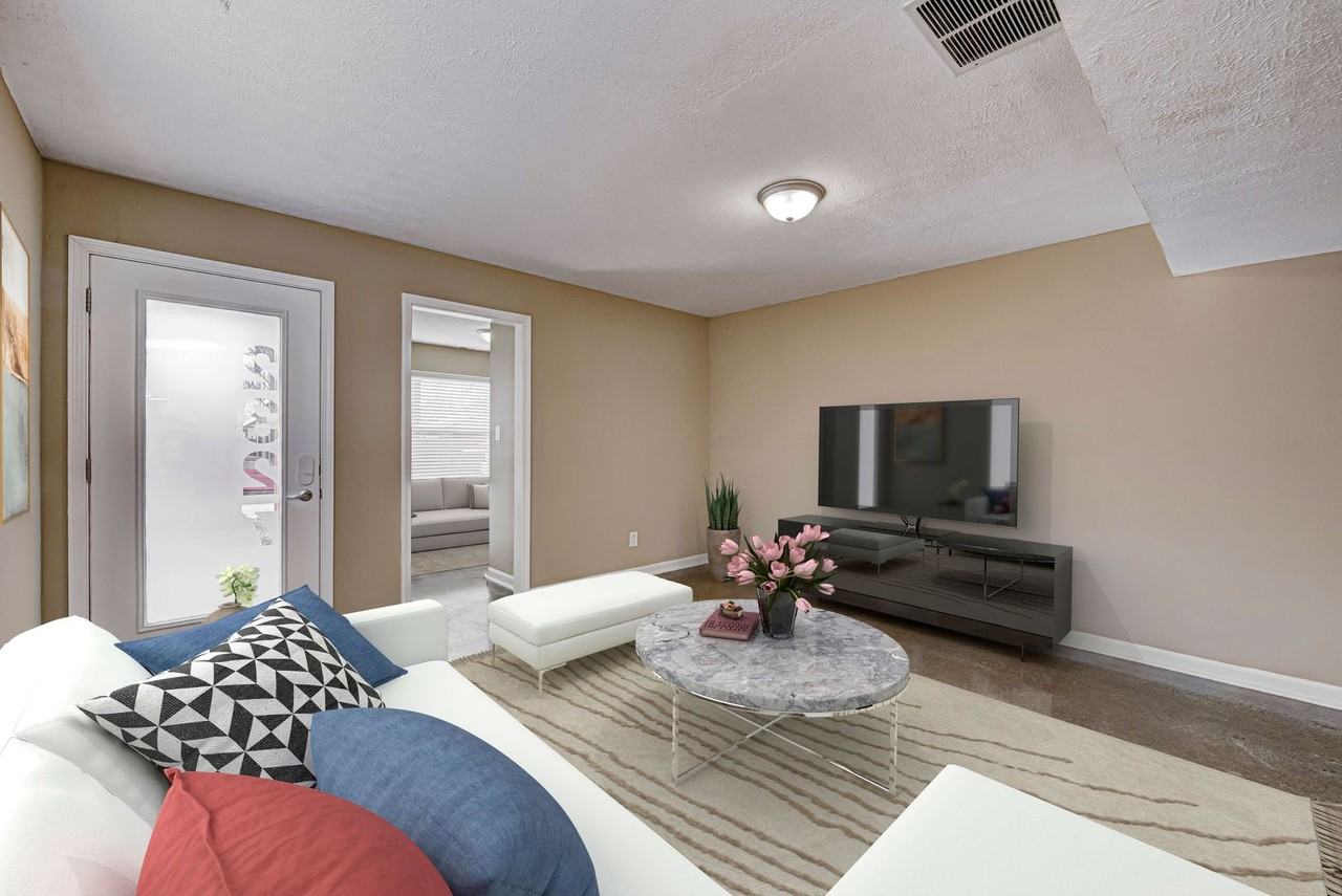 549 N Senate Ave - Photo 4 of 50