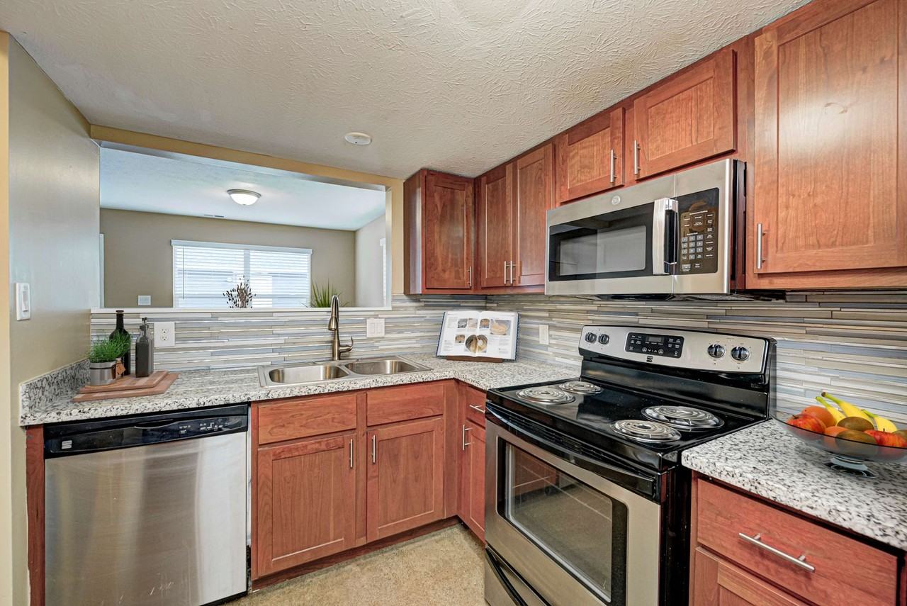 549 N Senate Ave - Photo 7 of 50