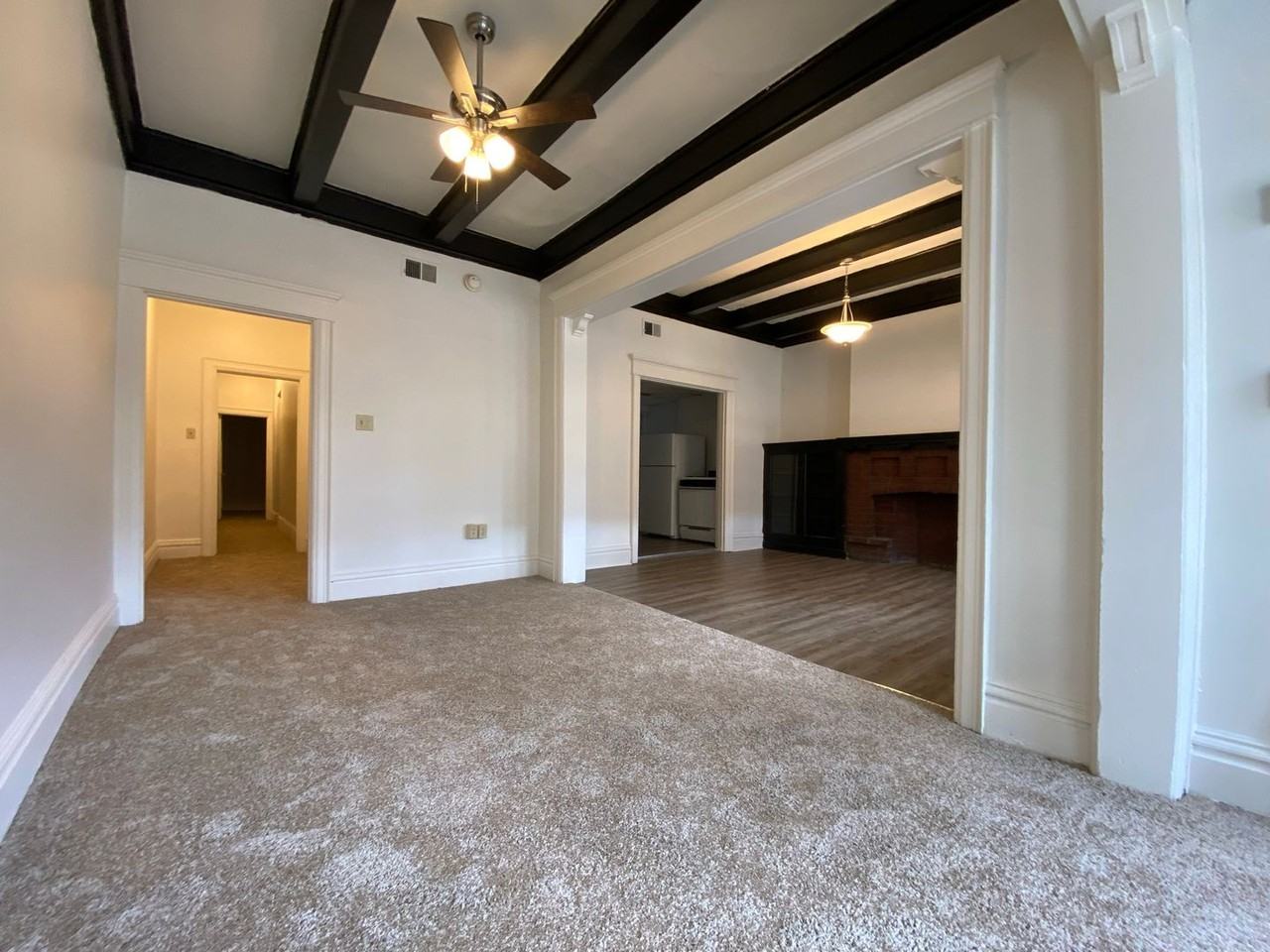 ells - Photo 2 of 50