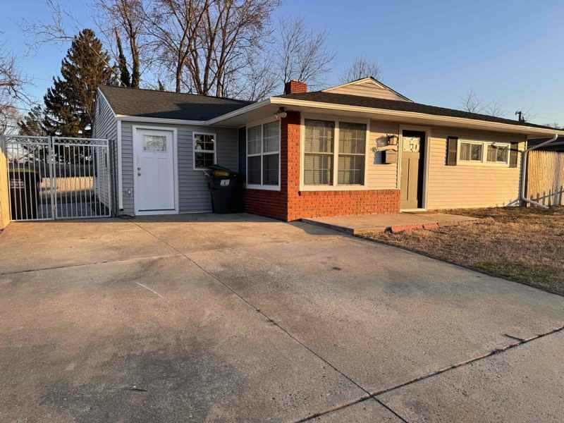 46 Mercer Dr - Photo 2 of 11