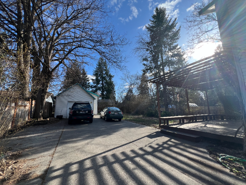 927 E 6th St - Photo 3 of 19