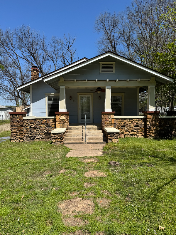 213 E Vine Ave - Photo 2 of 15