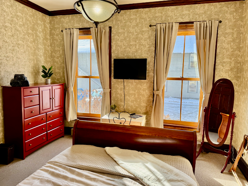 1080 Waterbury - Photo 3 of 8