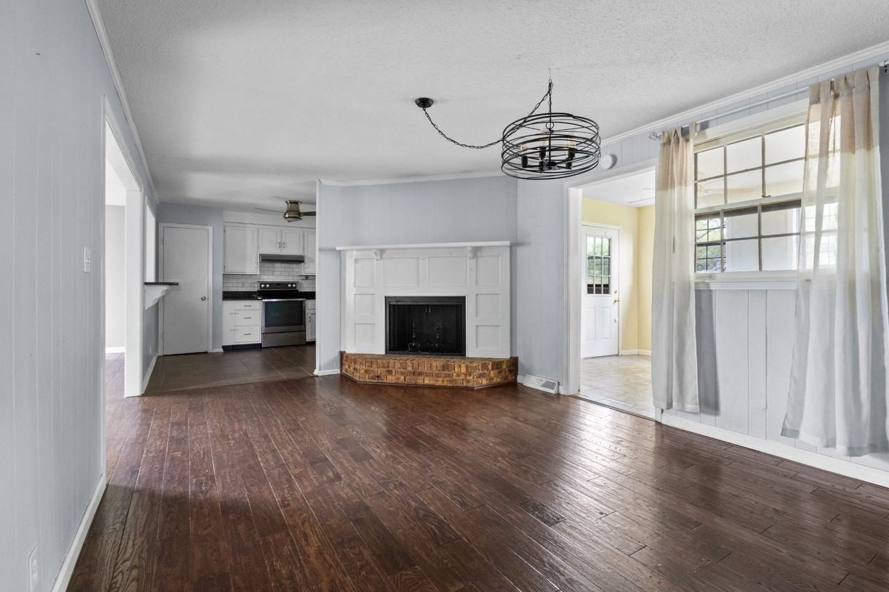 2560 Memorial Drive Ext - Photo 2 of 34