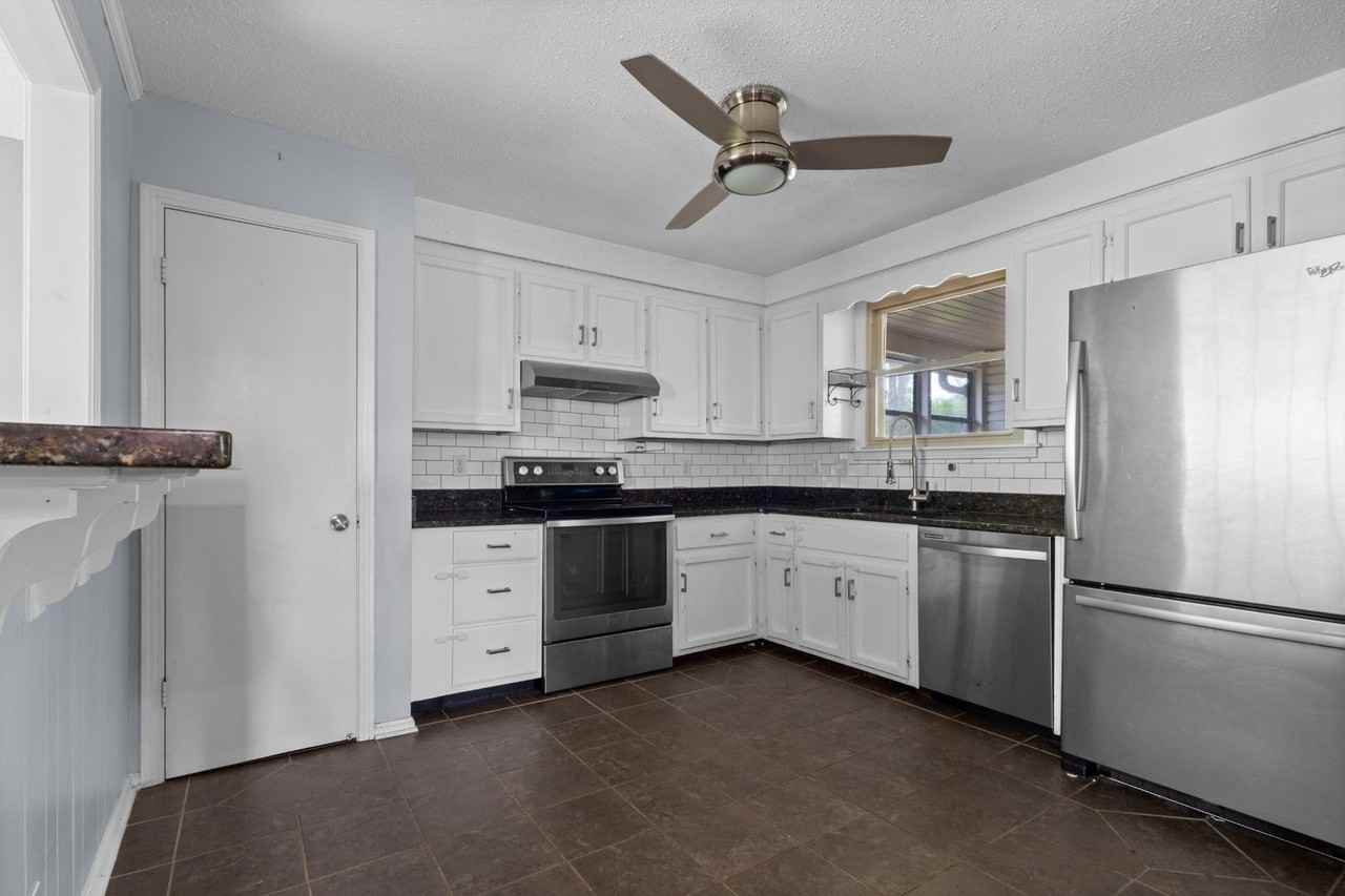 2560 Memorial Drive Ext - Photo 3 of 34