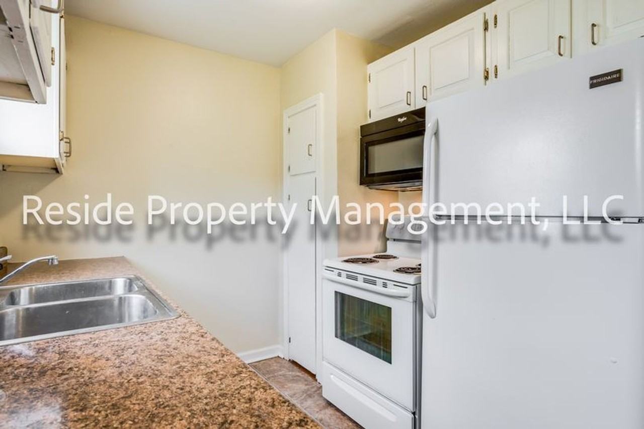 4618 E Pawnee Ave - Photo 3 of 10