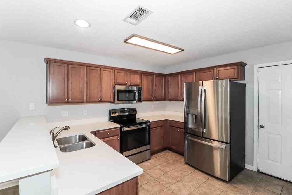 1372 Broadstone Cv - Photo 7 of 17