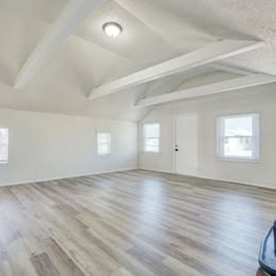 136 W Himes St - Photo 3 of 15