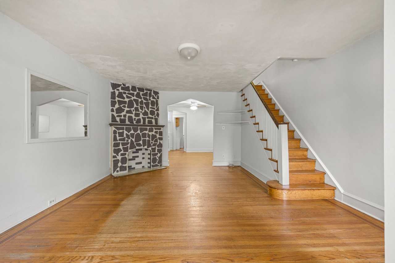 1934 Dallas St - Photo 2 of 17