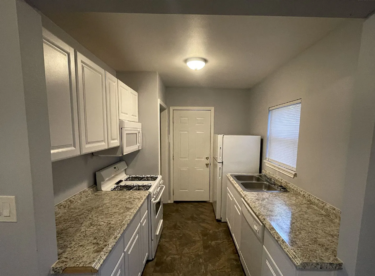 2300 W Hickory St - Photo 3 of 33