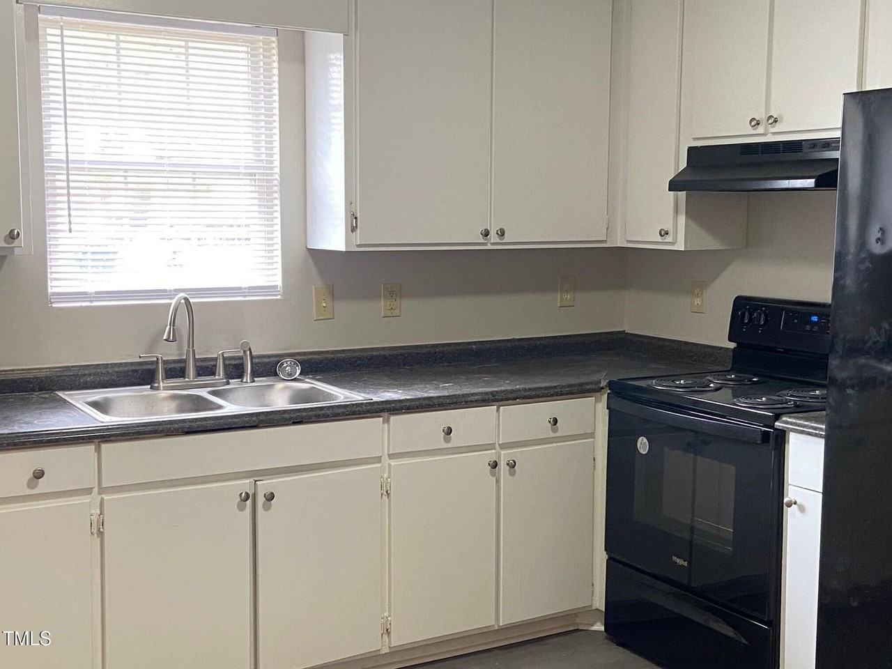 812 3rd Ave #A - Photo 3 of 9