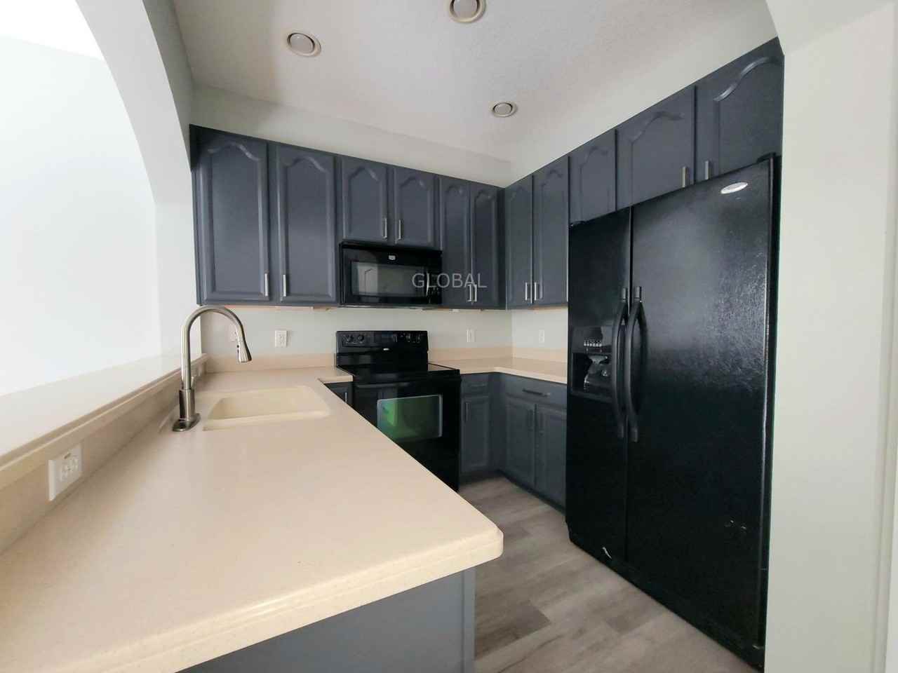 10254 Park Commons Dr - Photo 3 of 16